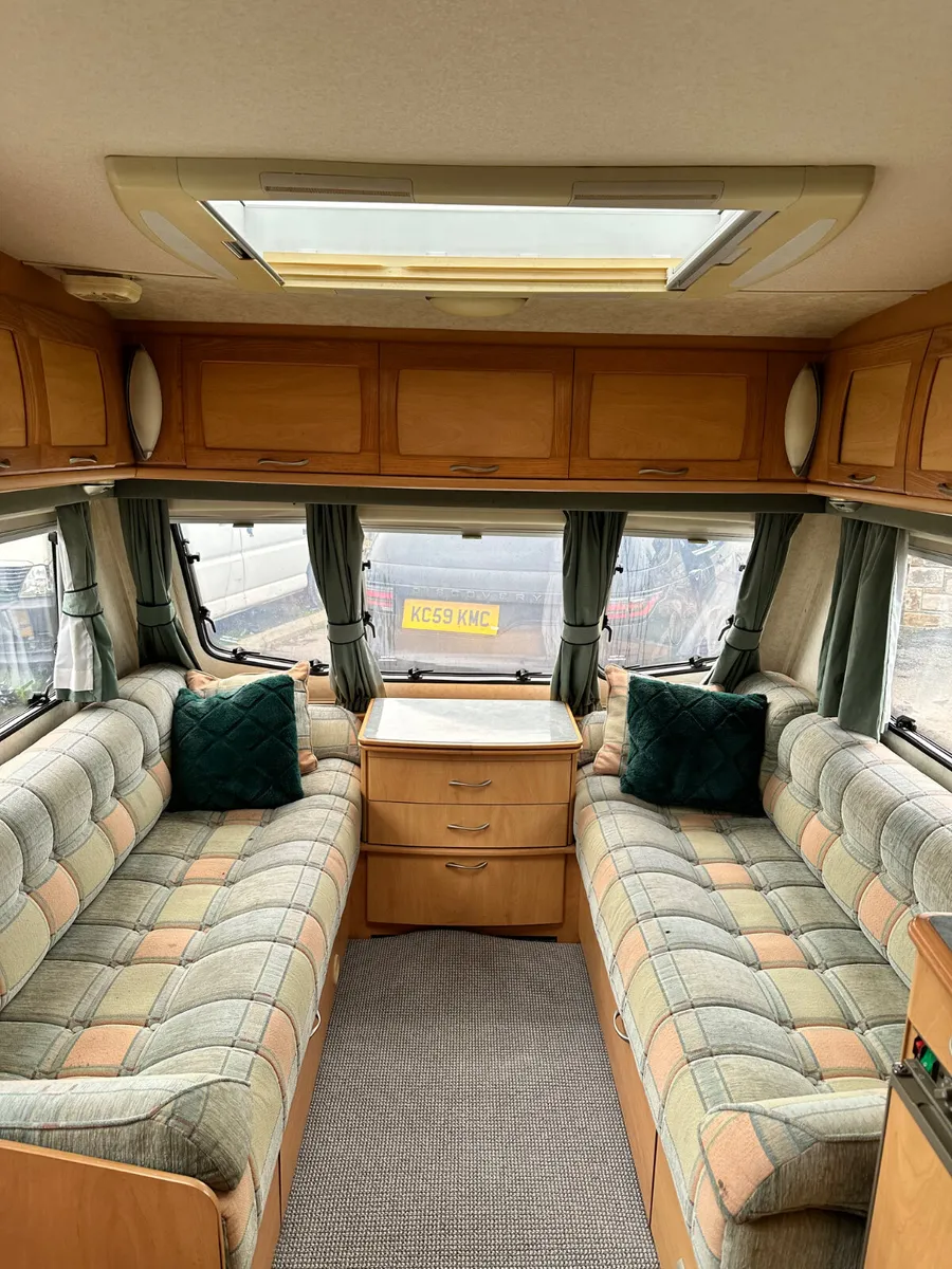 ✨BARGAIN LUNAR LEXON 4 BERTH FIXED BED✨ - Image 3