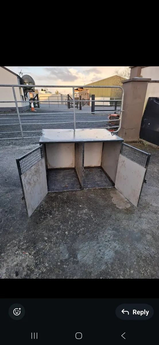 Dog box - Image 1