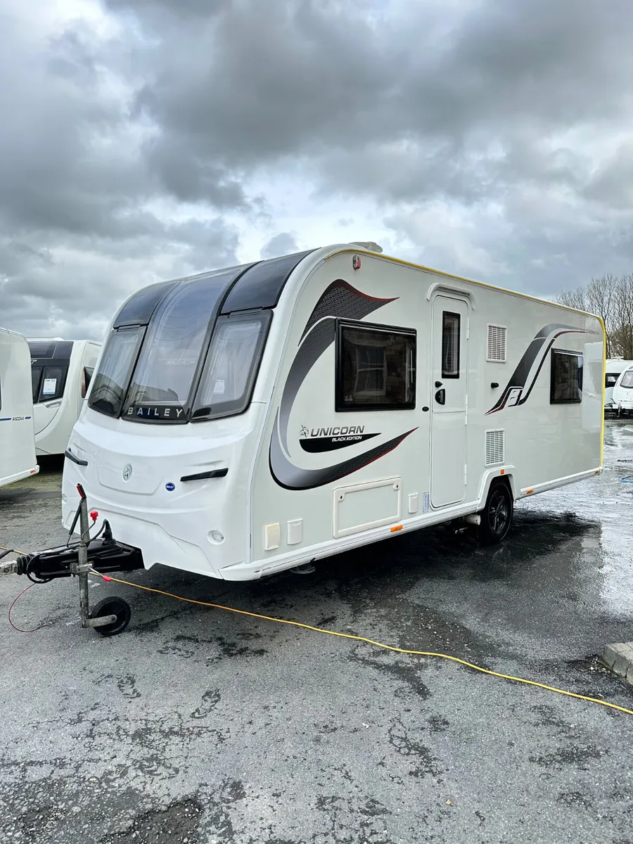 ✨BAILEY UNICORN BLACK EDITION 4 BERTH ISLAND BED✨ - Image 1