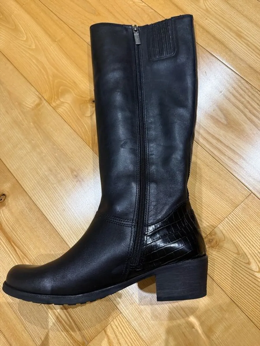 UGG Leather Barton Boots - Image 3