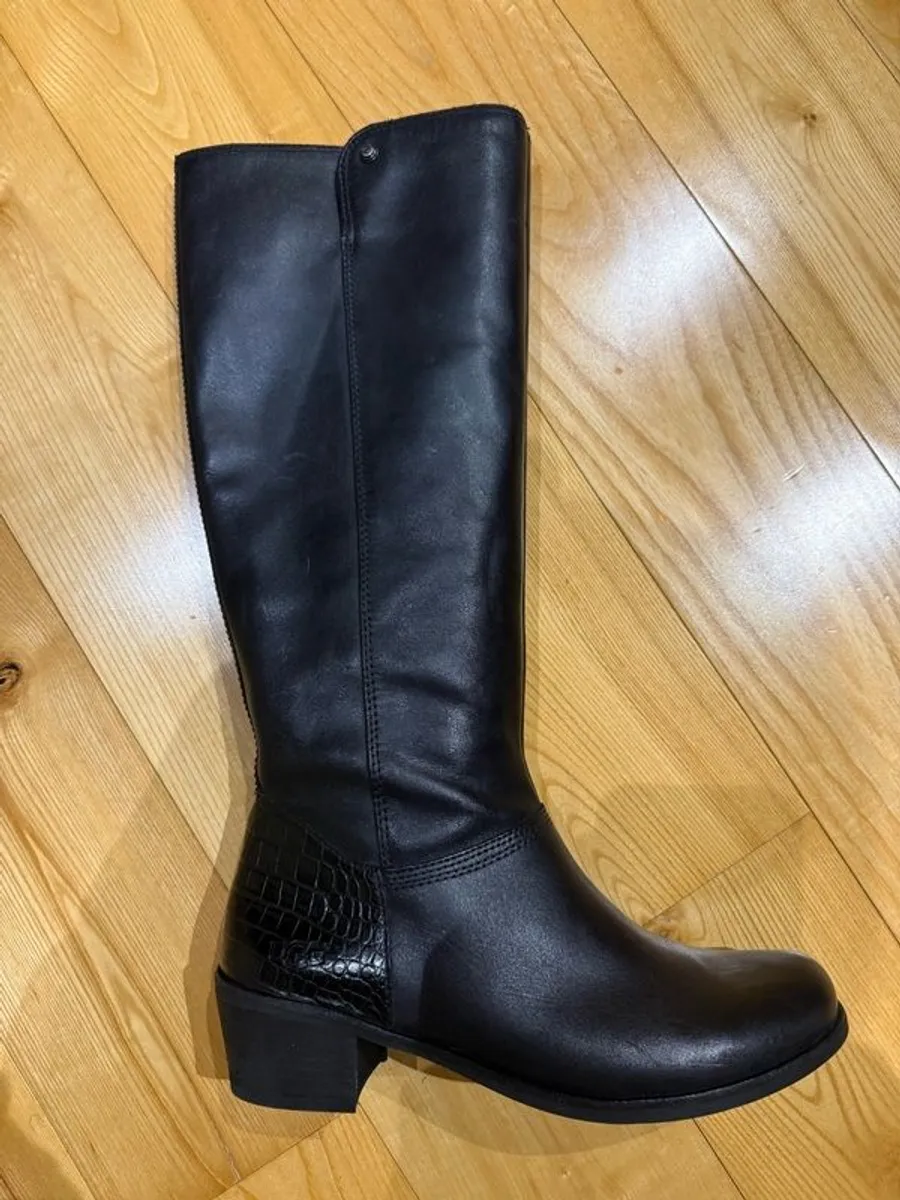 UGG Leather Barton Boots - Image 4