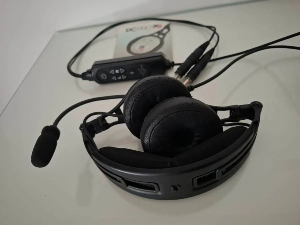 David Clark DC PRO-X2 Aviation ANR Headset - Dual Plug - Bluetooth - With Case - Image 3