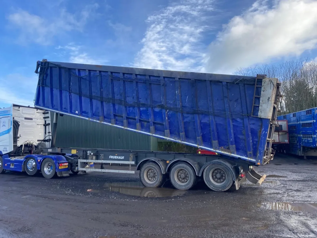 2019 fruheuf scrap bulker - Image 1