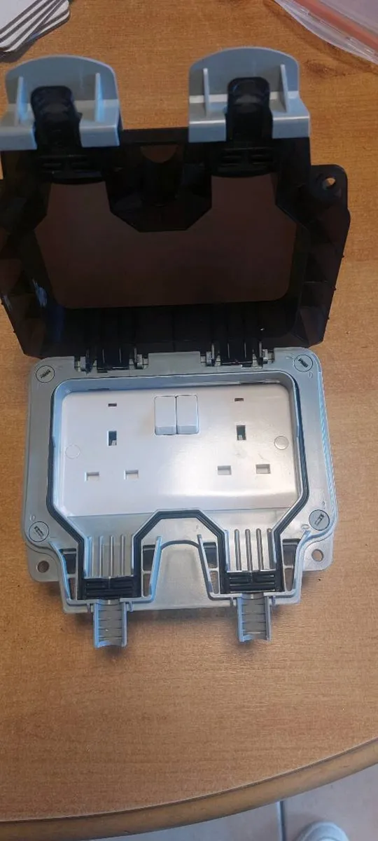 Double  waterproof  socket - Image 2