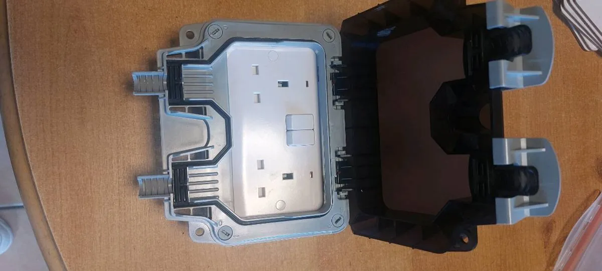 Double  waterproof  socket - Image 3