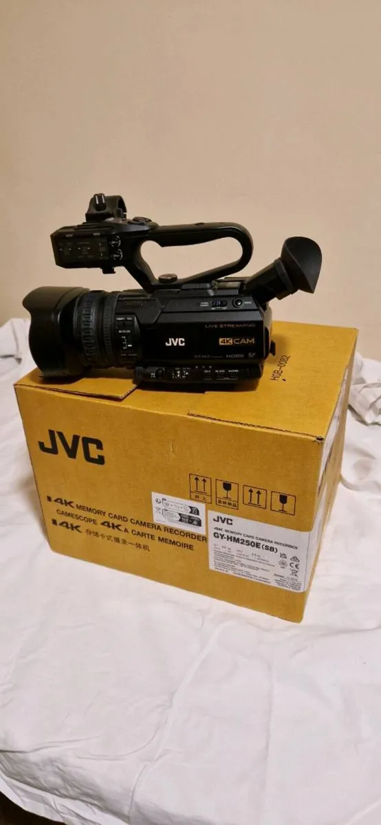 JVC HM250ESB Compact Live streaming 4K camcorder - Image 2