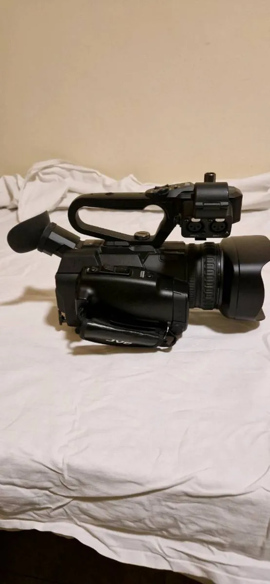 JVC HM250ESB Compact Live streaming 4K camcorder - Image 3