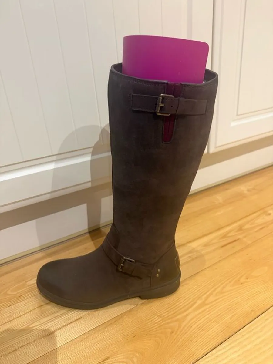 UGG Thomson Leather Boots - New - Image 1