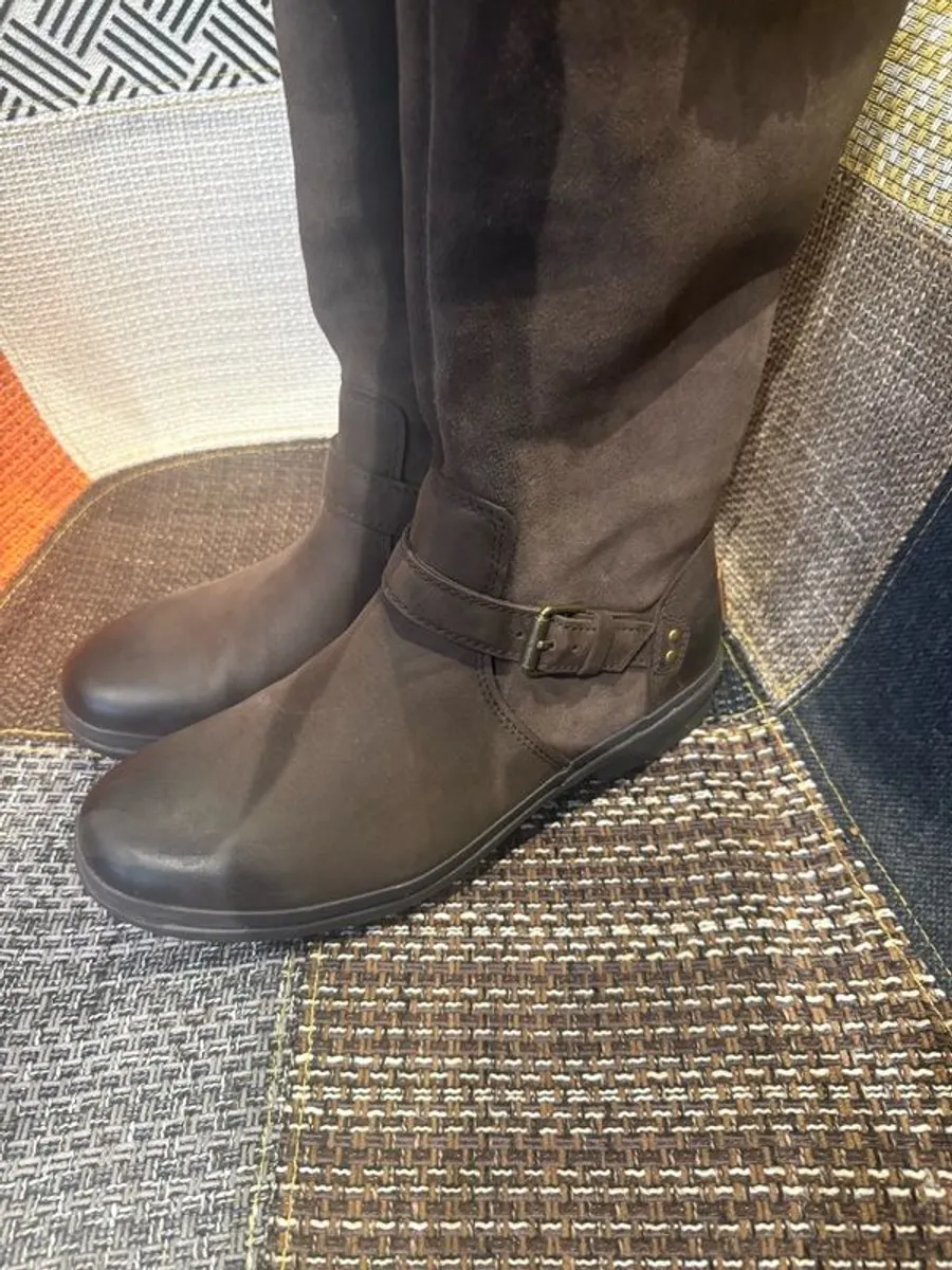 UGG Thomson Leather Boots - New - Image 4