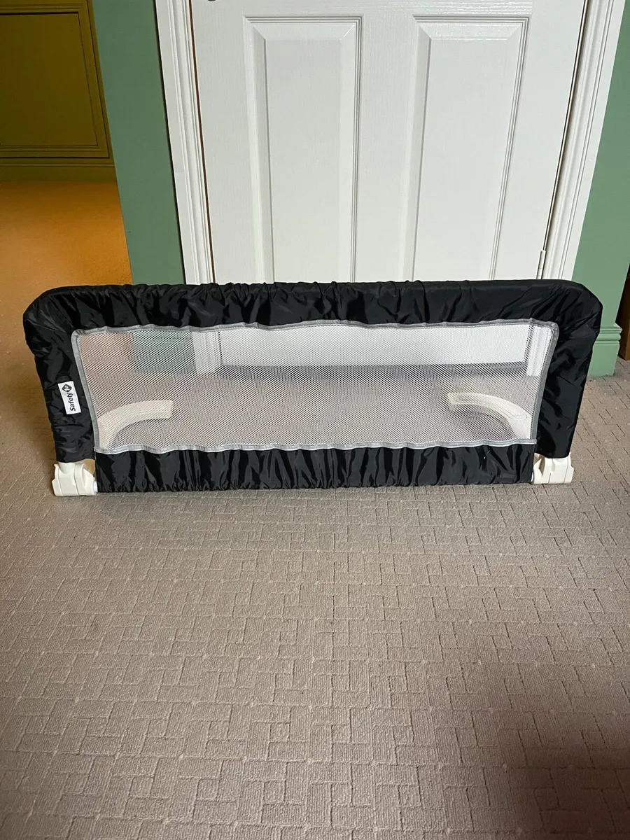 Extendable Safety 1st bed rail - Image 2
