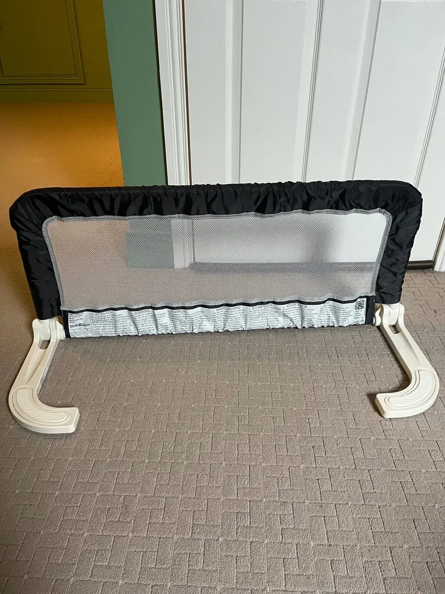 Extendable Safety 1st bed rail - Image 3