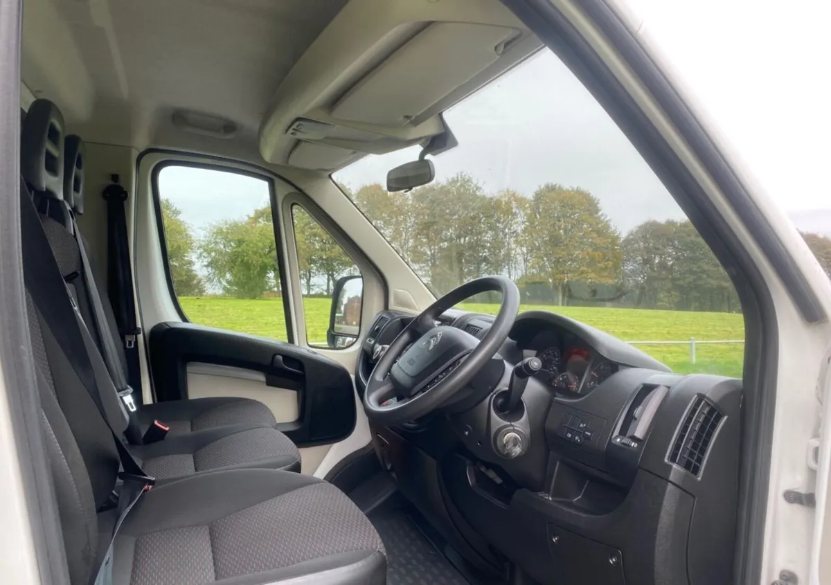 2019 Citroen Relay Curtainsider Van - Image 3