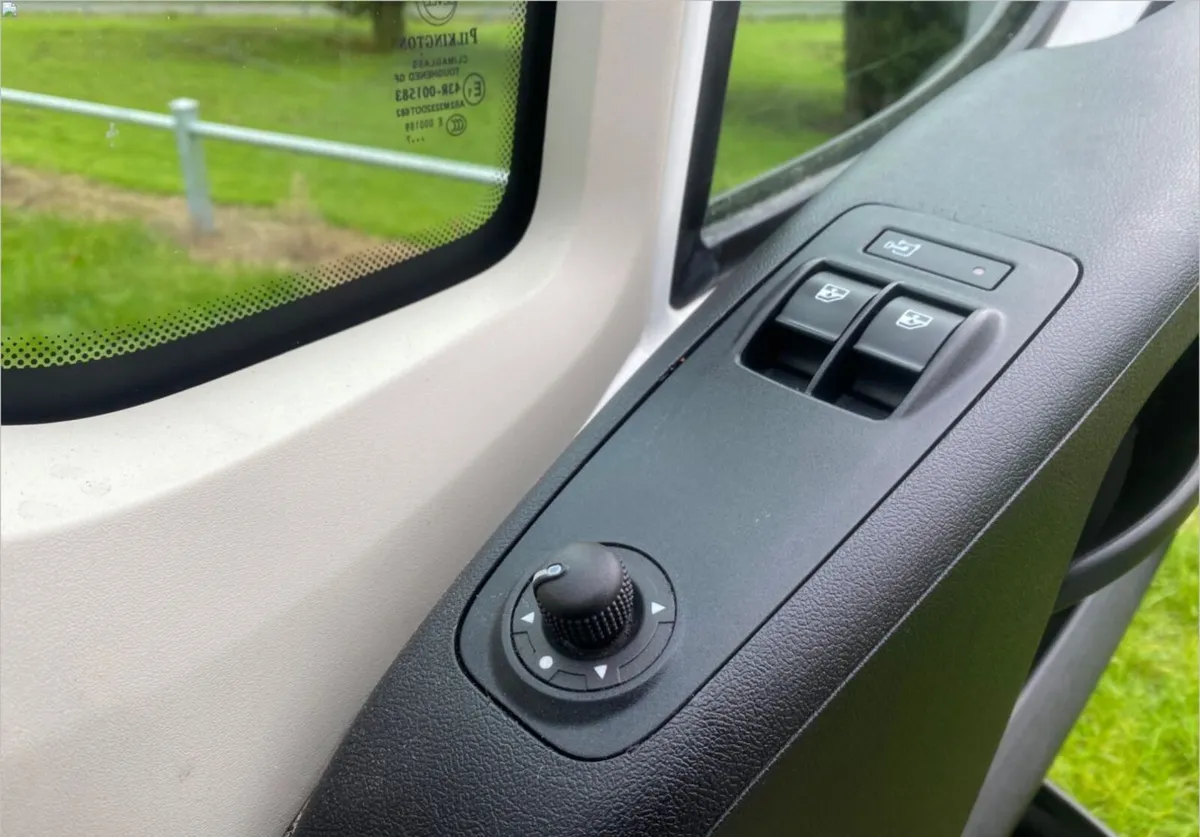 2019 Citroen Relay Curtainsider Van - Image 4