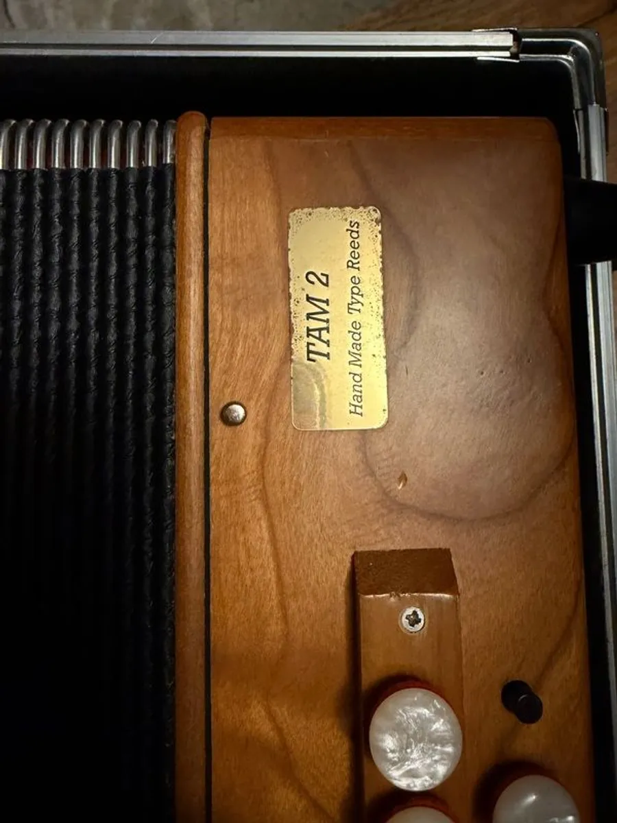 Garvey Tam 2 Button Accordion - Image 3