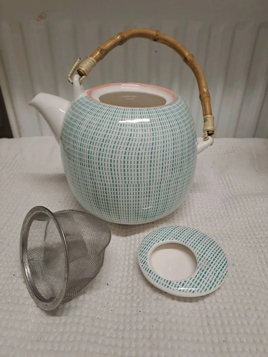 Stylish Ceramic Teapot with Bamboo Handle & Infuse - Image 3