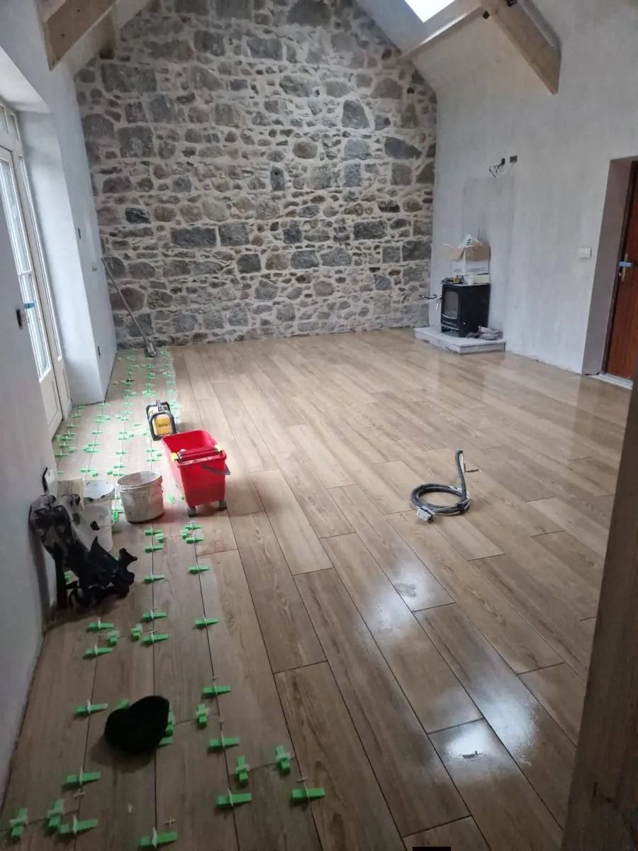 Stonemasons pointing with Natural lime - Image 1