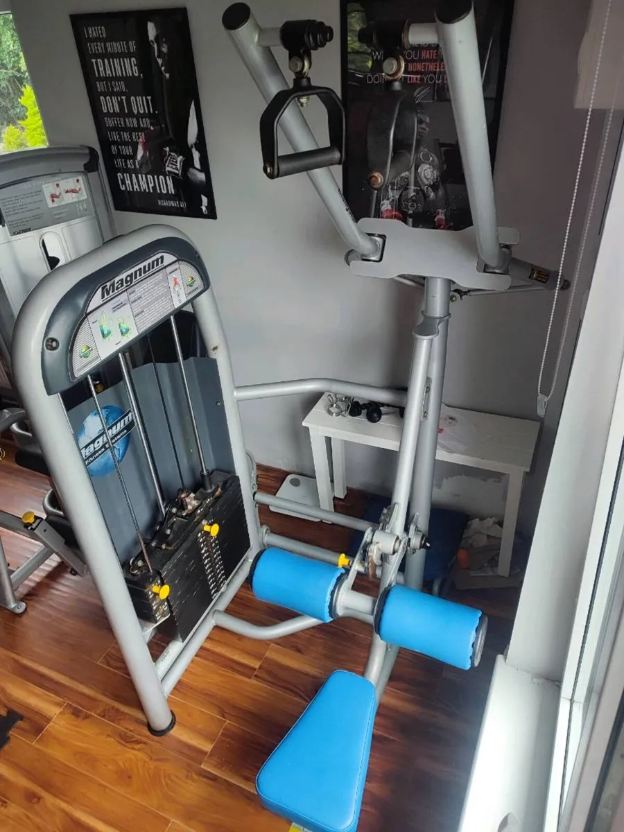 Lat pulldown gym equipment - Image 1