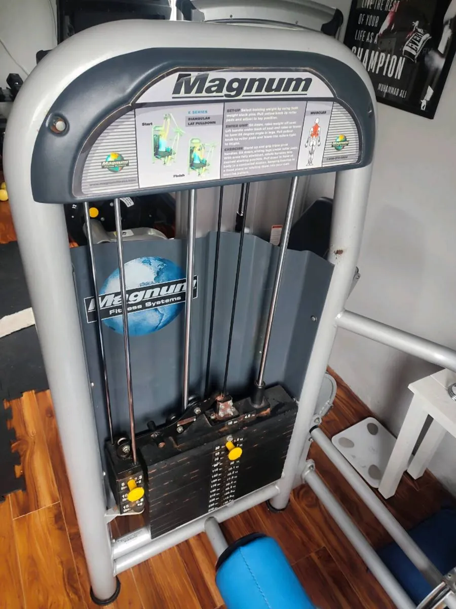 Lat pulldown gym equipment - Image 3