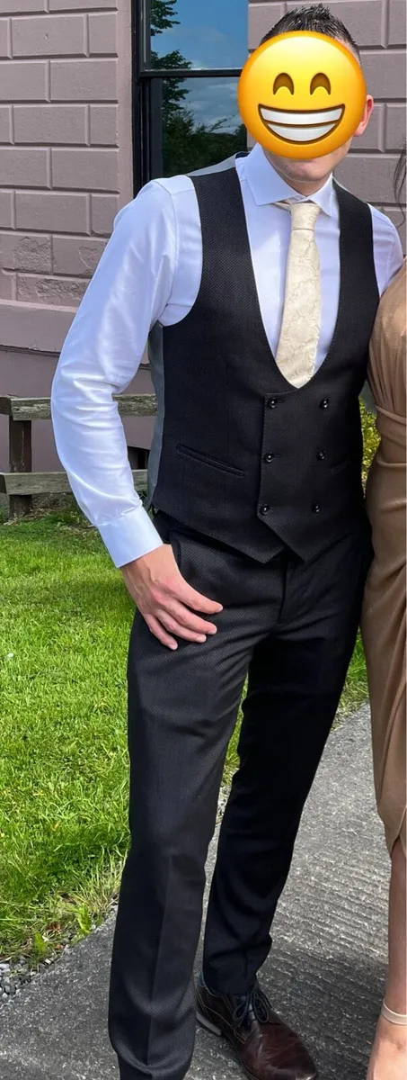 Men's 3 Piece Wedding Suit - Image 1