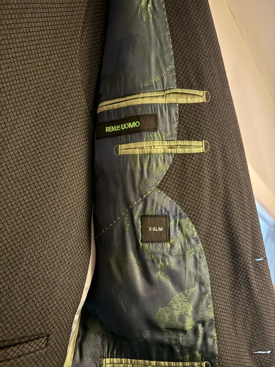 Men's 3 Piece Wedding Suit - Image 4