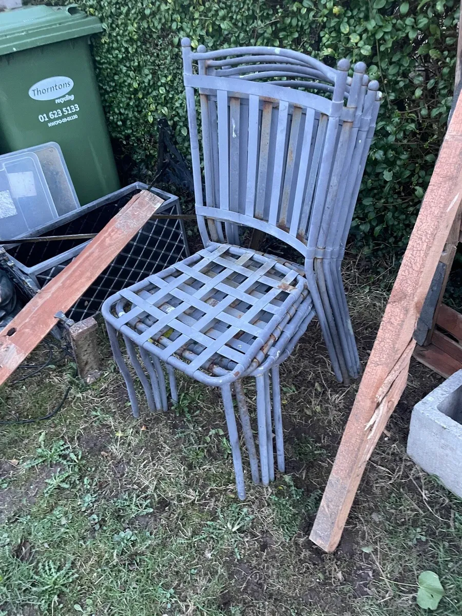 5 iron chairs €70 - Image 1