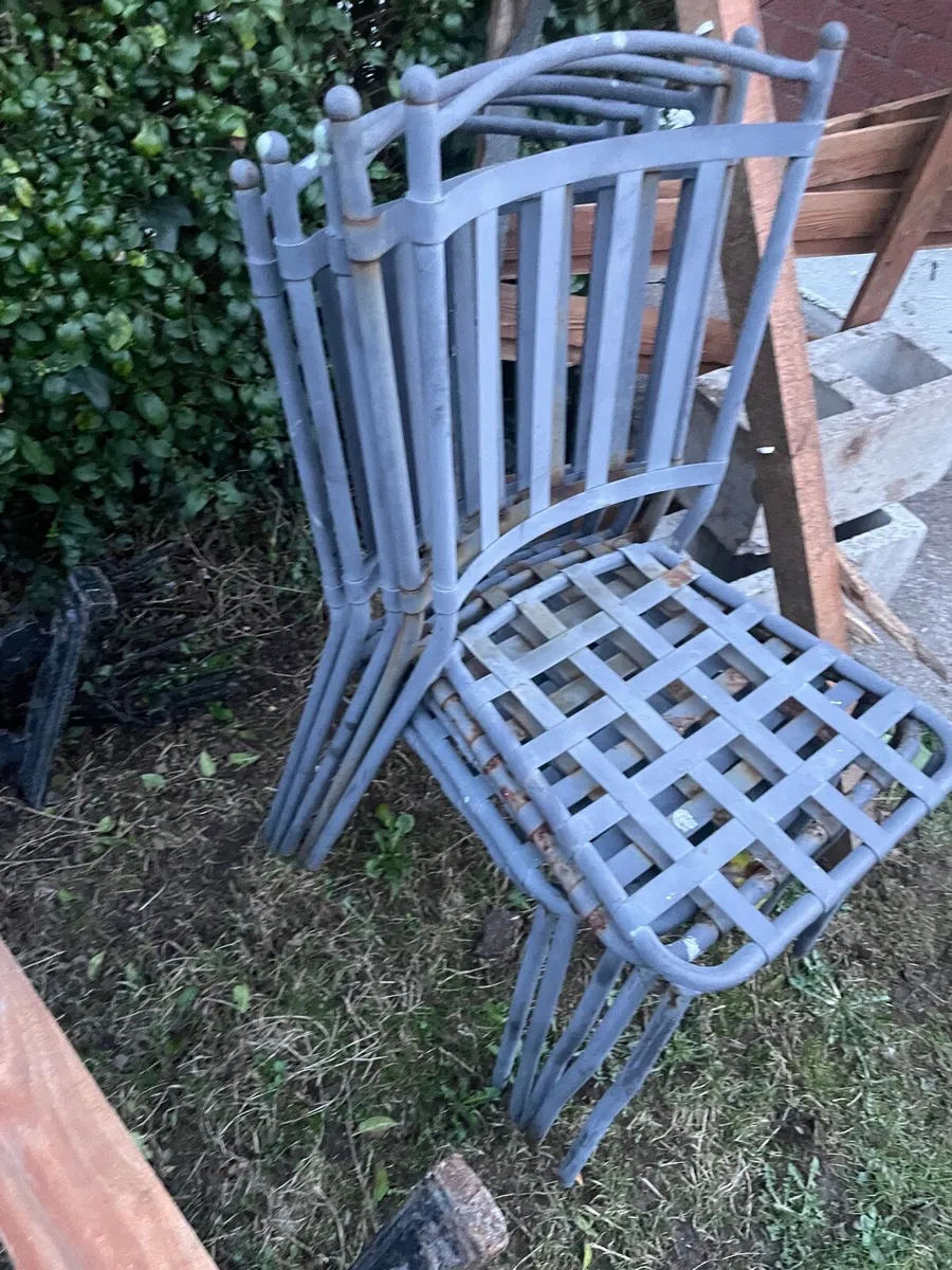 5 iron chairs €70 - Image 2