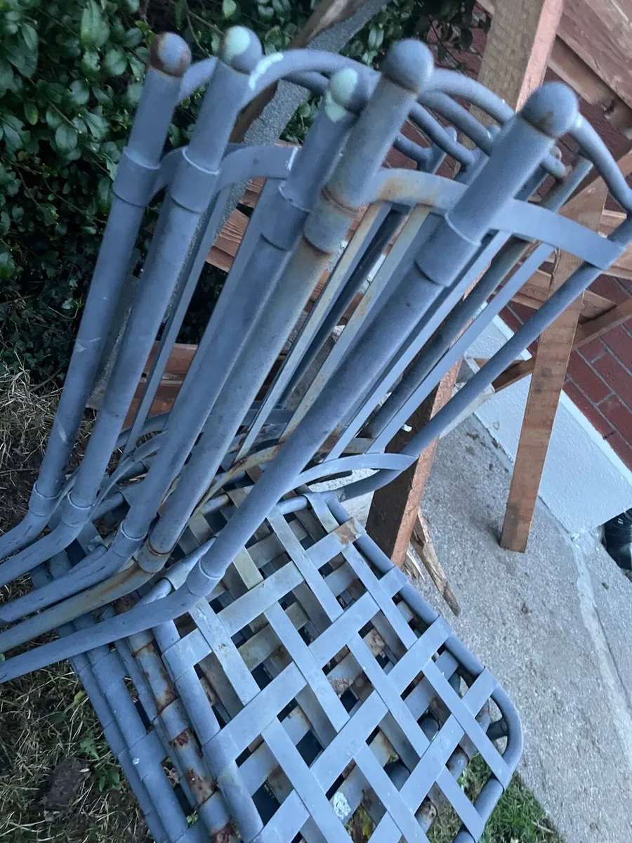 5 iron chairs €70 - Image 3