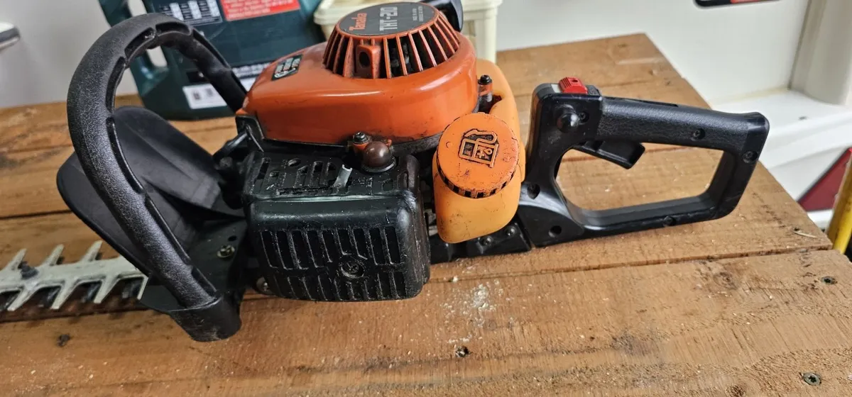 Tanaka Petrol Hedge Trimmer (Commercial Grade) - Image 4