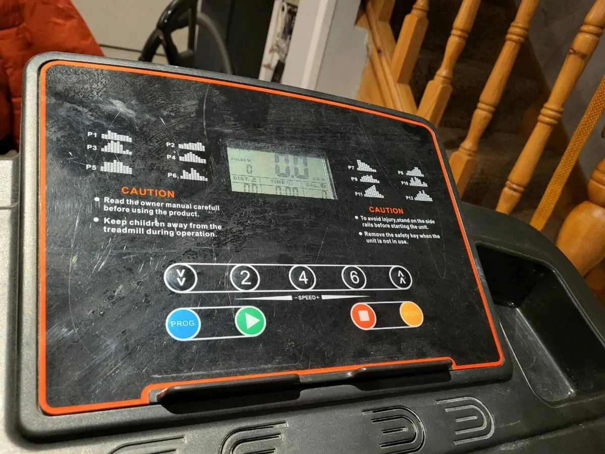 Treadmill.  Delivery available. - Image 3