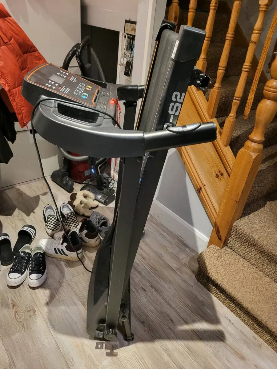 Treadmill.  Delivery available. - Image 4