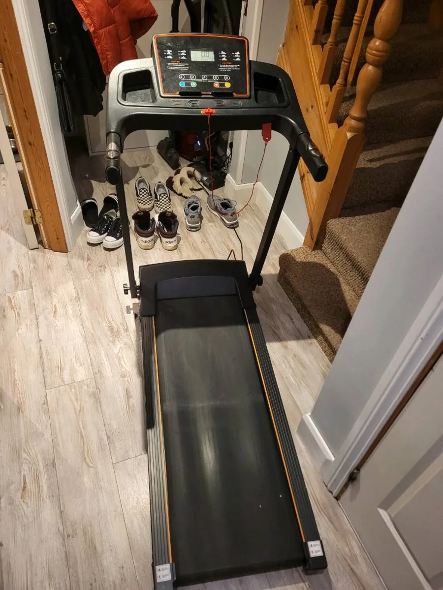 Treadmill.  Delivery available. - Image 2