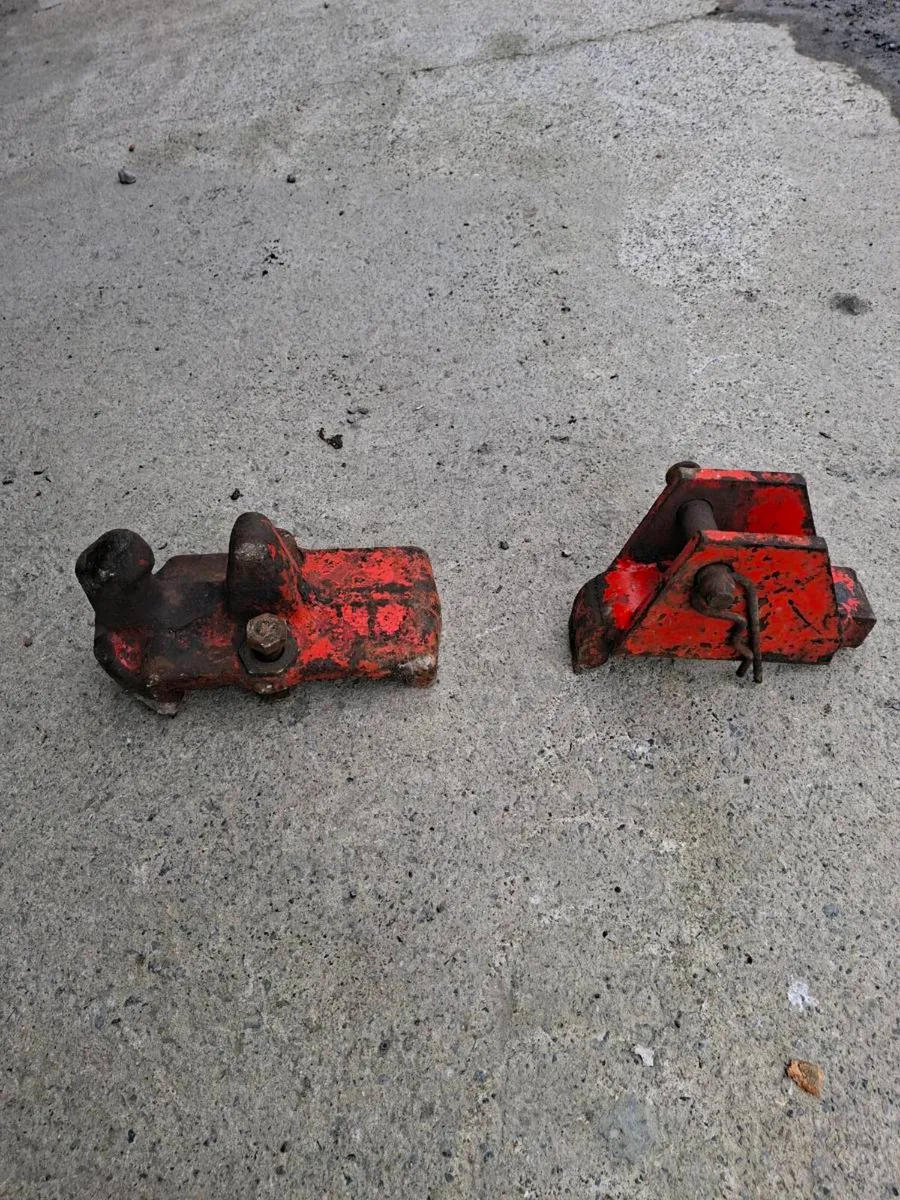 David brown pick up hook, ford 10 series side pane - Image 1