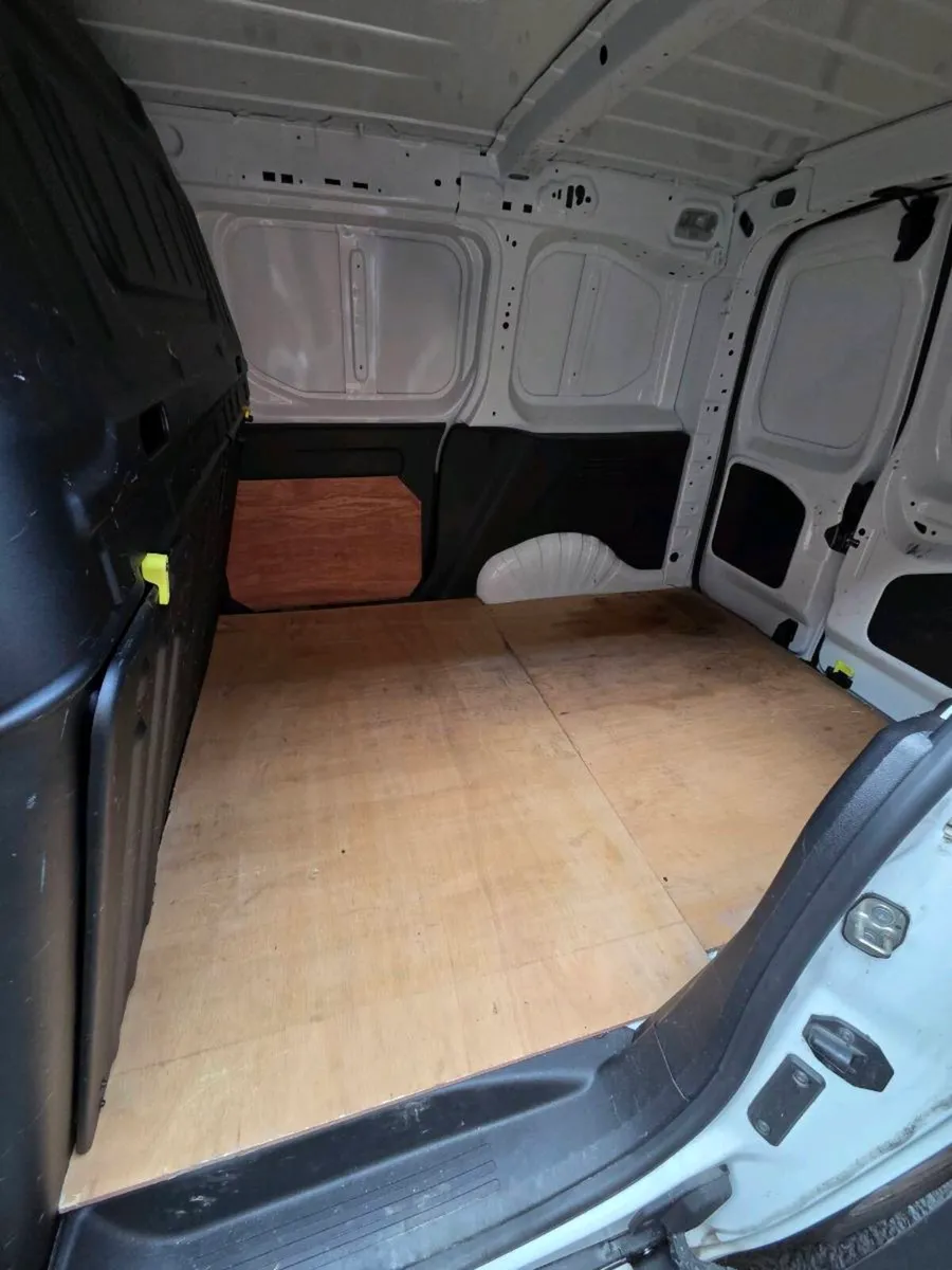 Commercial vehicle - Image 2