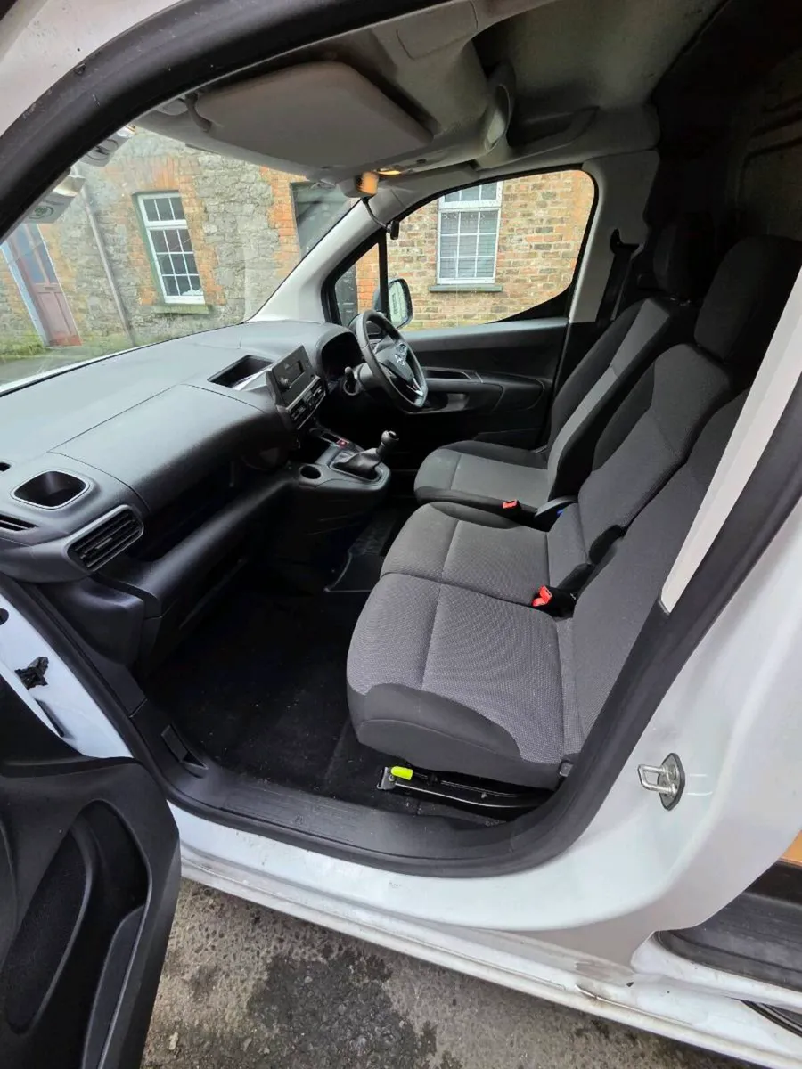 Commercial vehicle - Image 3