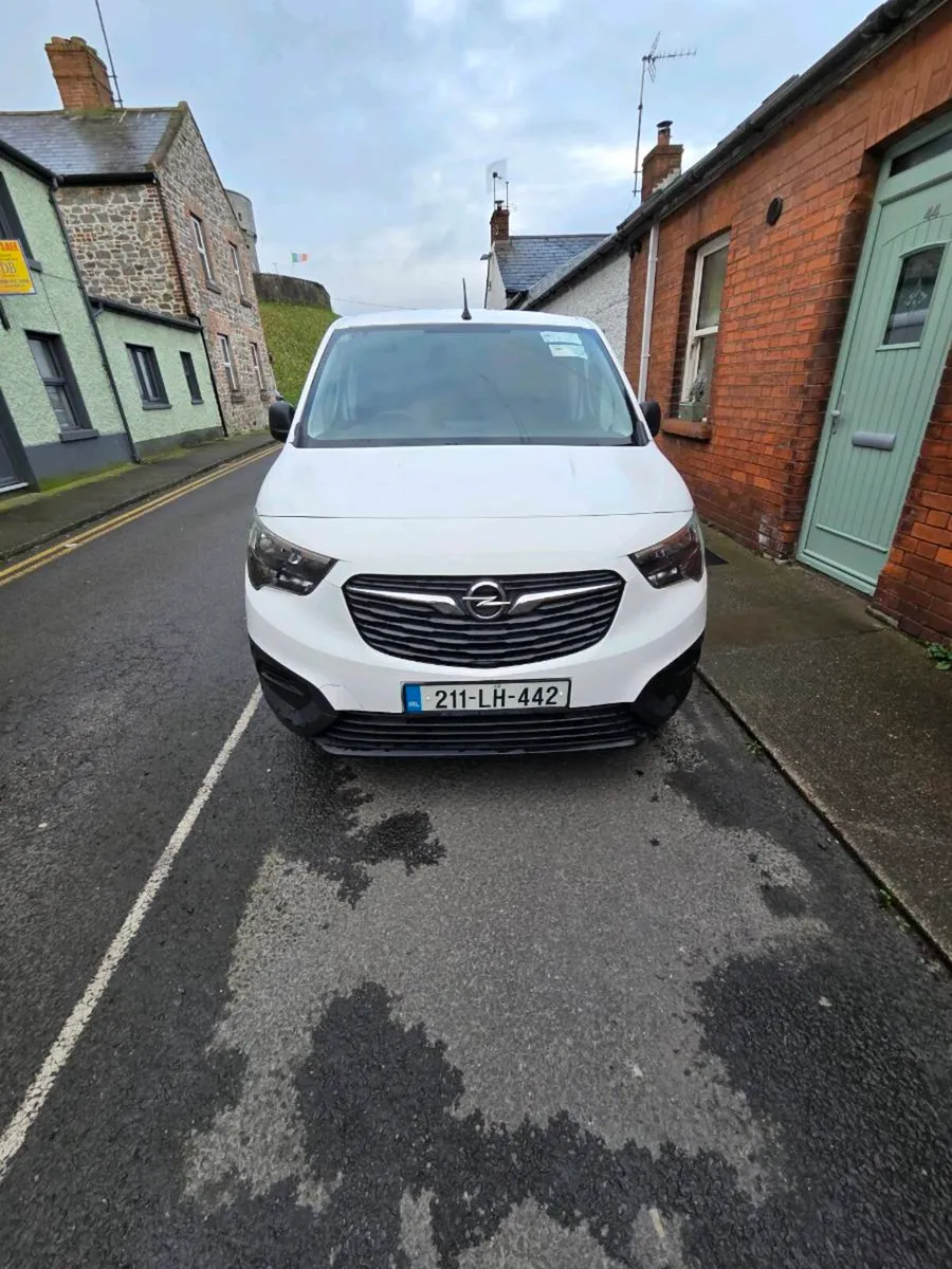 Commercial vehicle - Image 4