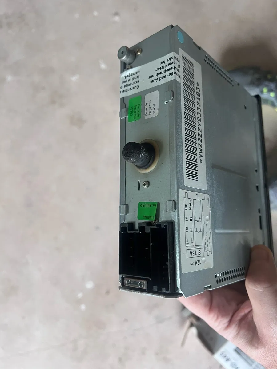 Car radios - Image 3