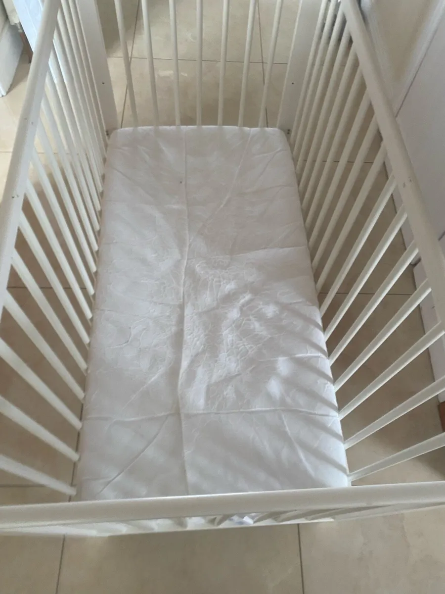 Baby cot - Image 4