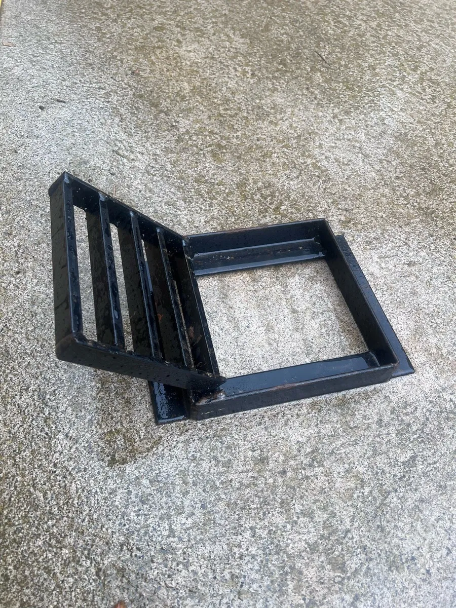 9inch gulley gratings (iron) x3 - Image 2