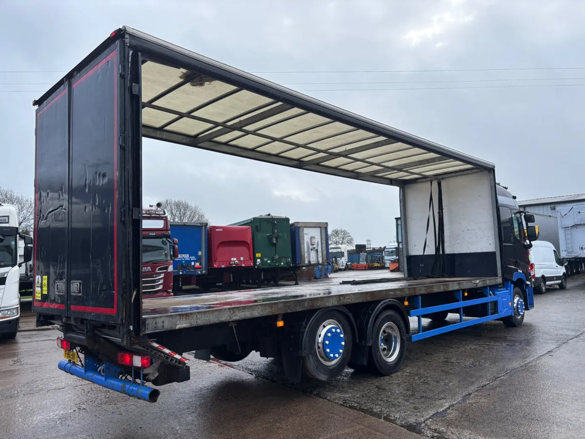 2016 Renault T380 High Roof Sleeper Rear Lift - Image 3