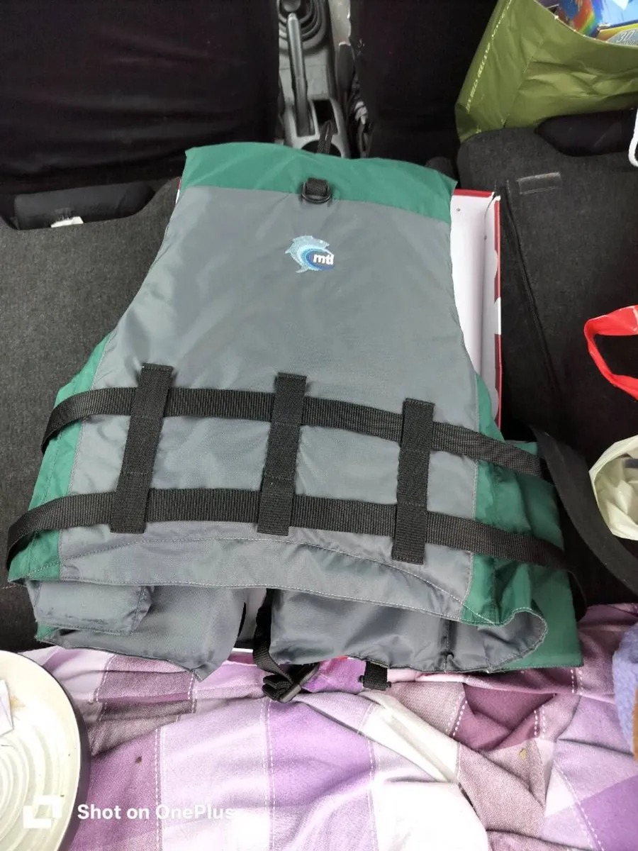 Lifejacket/vest for fishing - Image 2