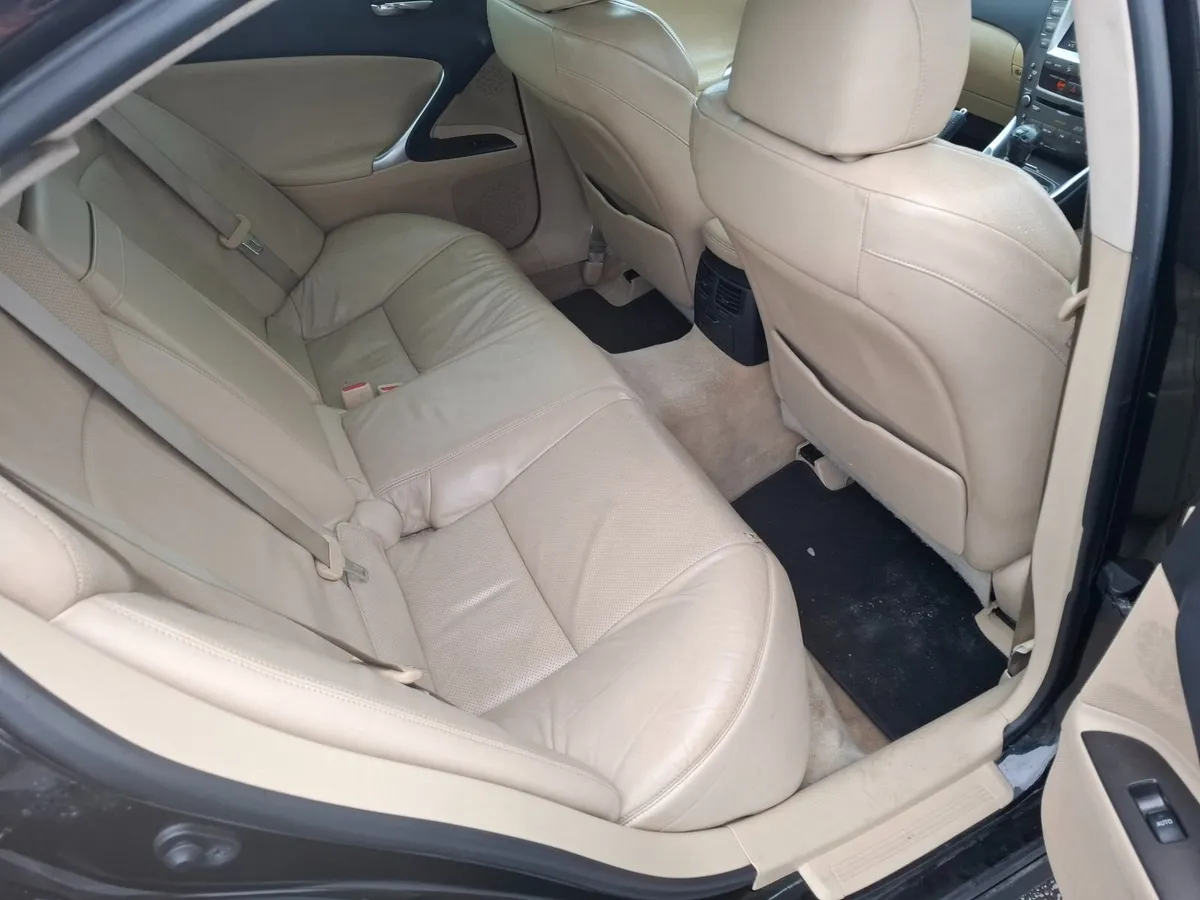 Lexus is 220d - Image 2