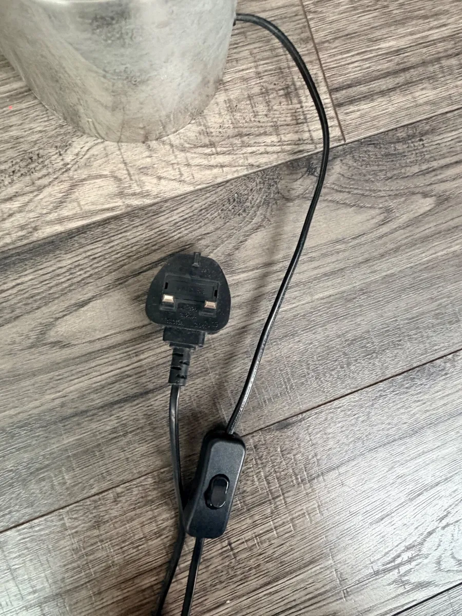 2 Large Lamps (75cm in Height) - Image 2