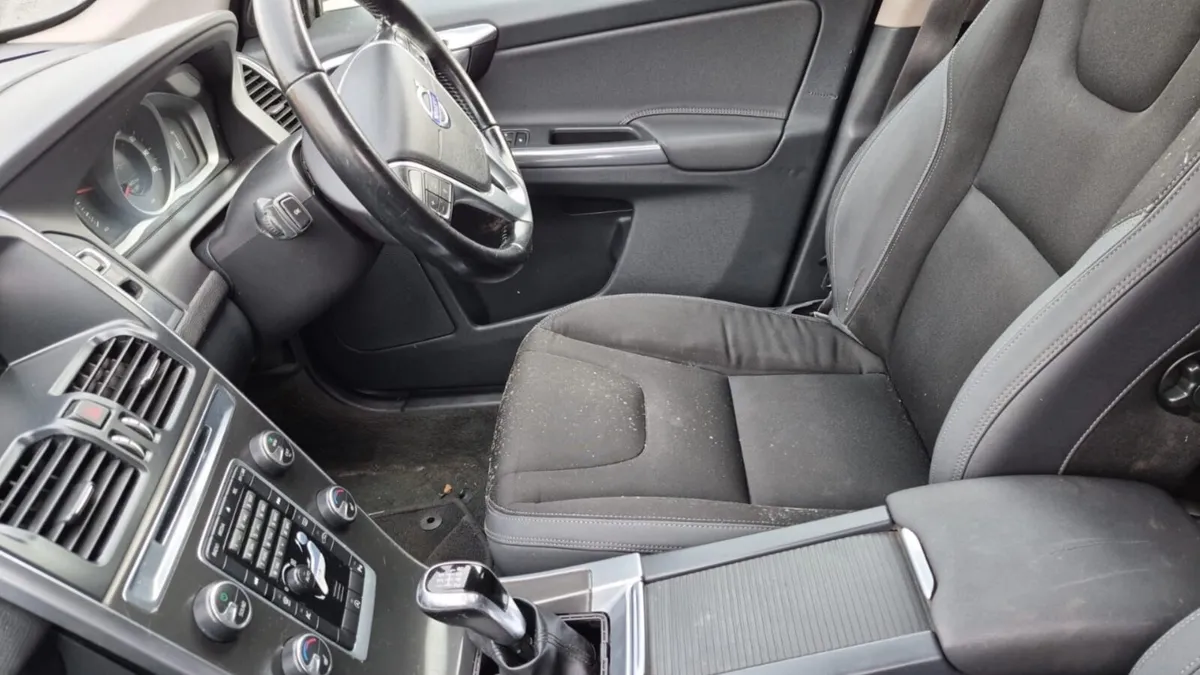 Volvo xc60 Manual 2 diesel - Image 3