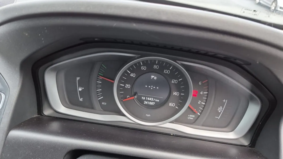 Volvo xc60 Manual 2 diesel - Image 4