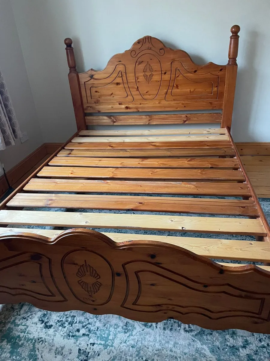 King size Oak bed for sale - Image 4