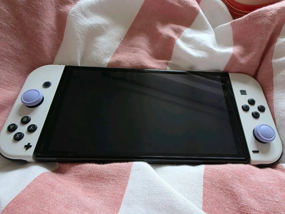 Nintendo OLED Switch Immaculate condition - Image 2
