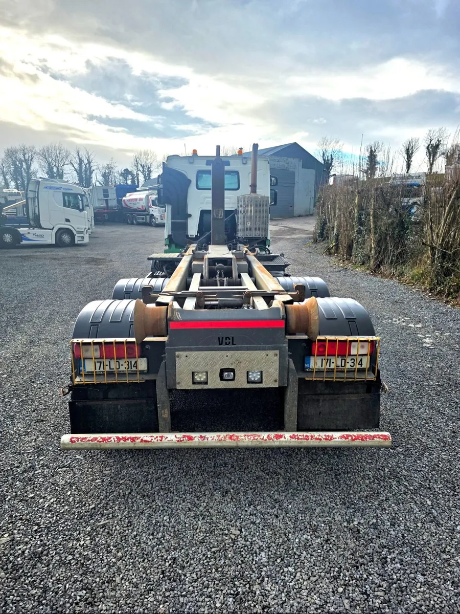 2017 Renault Hookloader 8x4 - Image 3