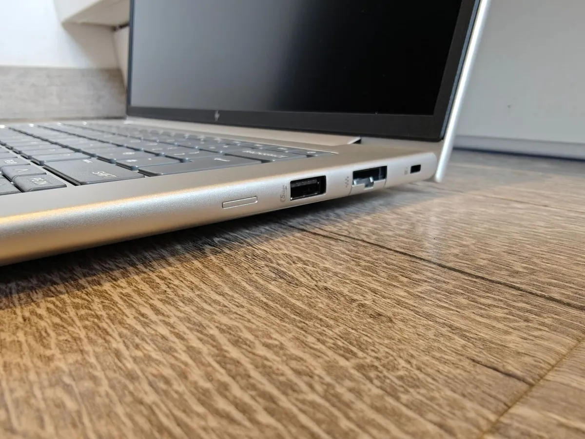 HP Elitebook 640 G11 | Intel Ultra 5 | 16GB | 512G - Image 4