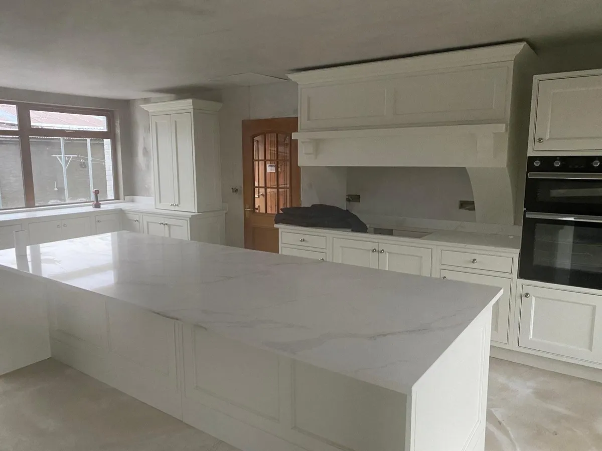 Calacatta Siena / Calacatta Gold Worktop - Image 3