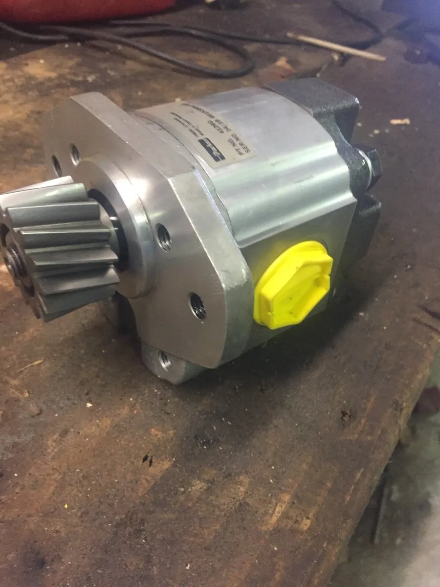Mf hydraulic pump - Image 2